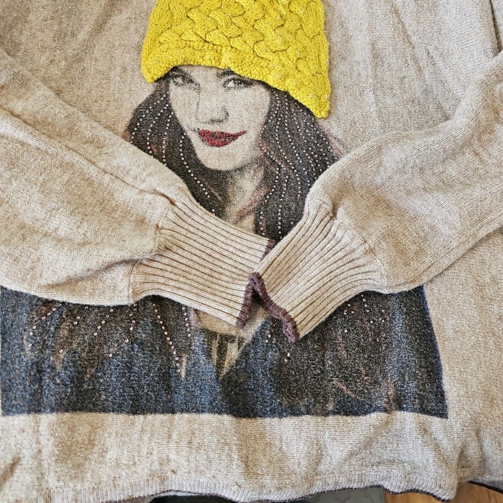 Womens Medium Brunette Portrait Cream Knit Sweater Rear Zipper 3D Embellished - Picture 3 of 13